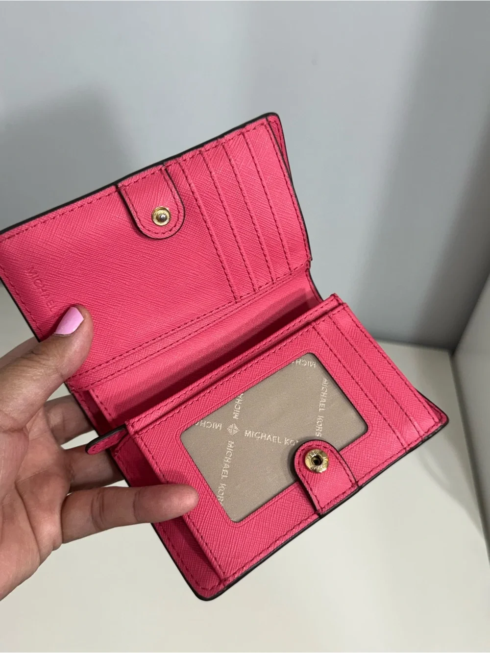 LIKE NEW! Michael Kors JetSet Travel Med Slim Saffiano Wallet in Hibiscus/Gold